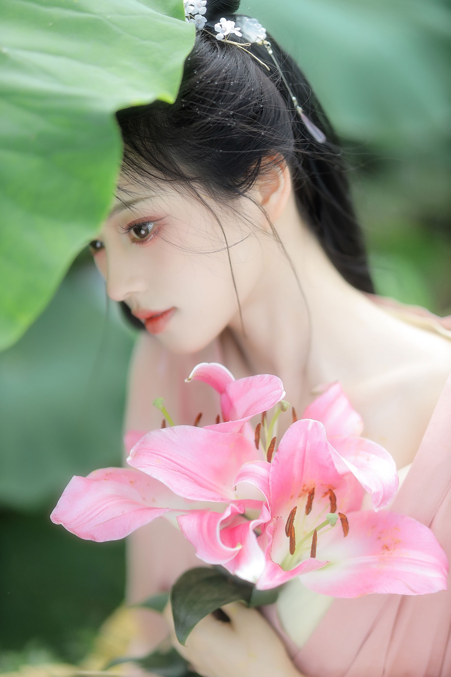 乔乔不说话 – 《荷中花》[9P]