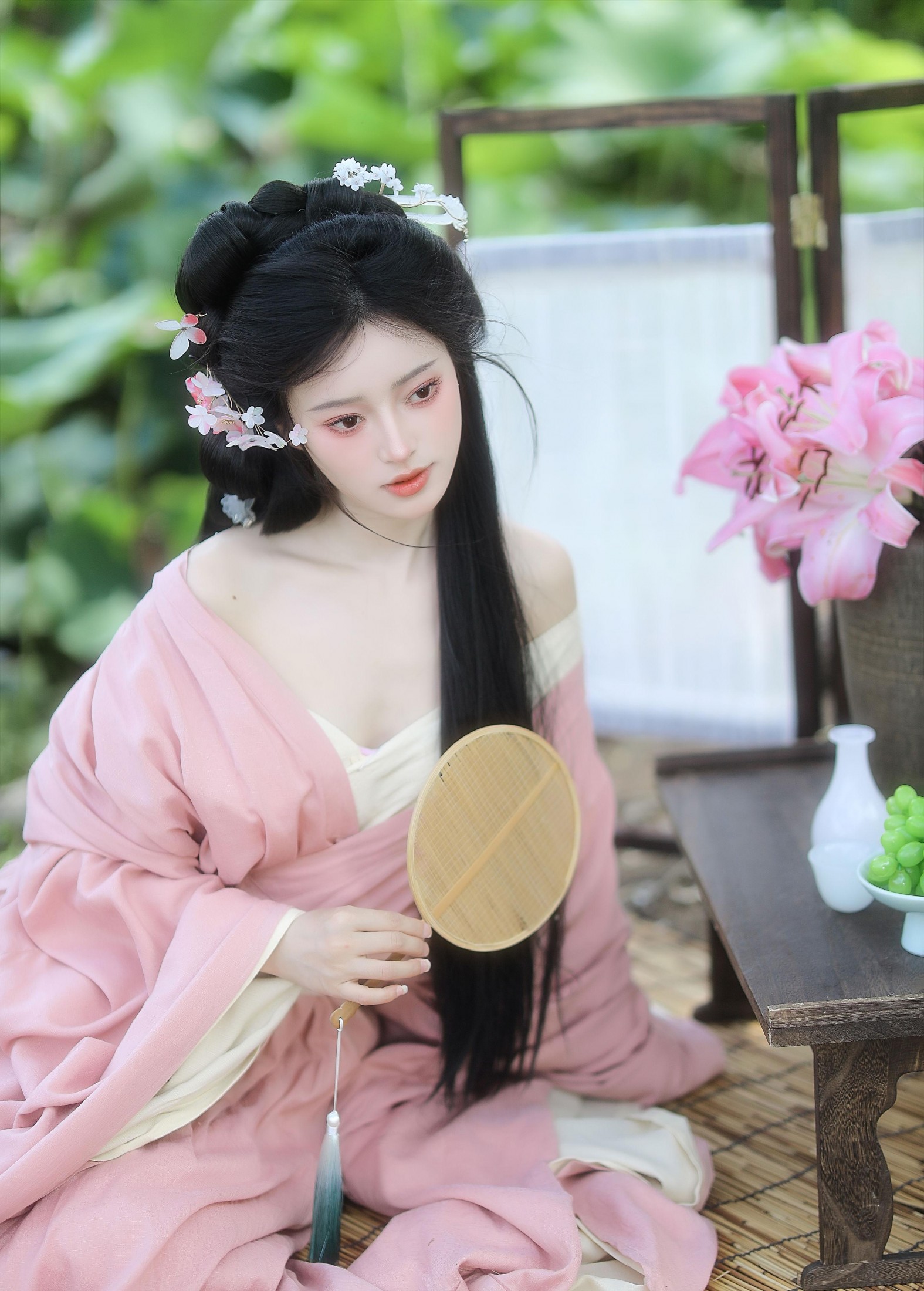 乔乔不说话 – 《荷中花》[9P]