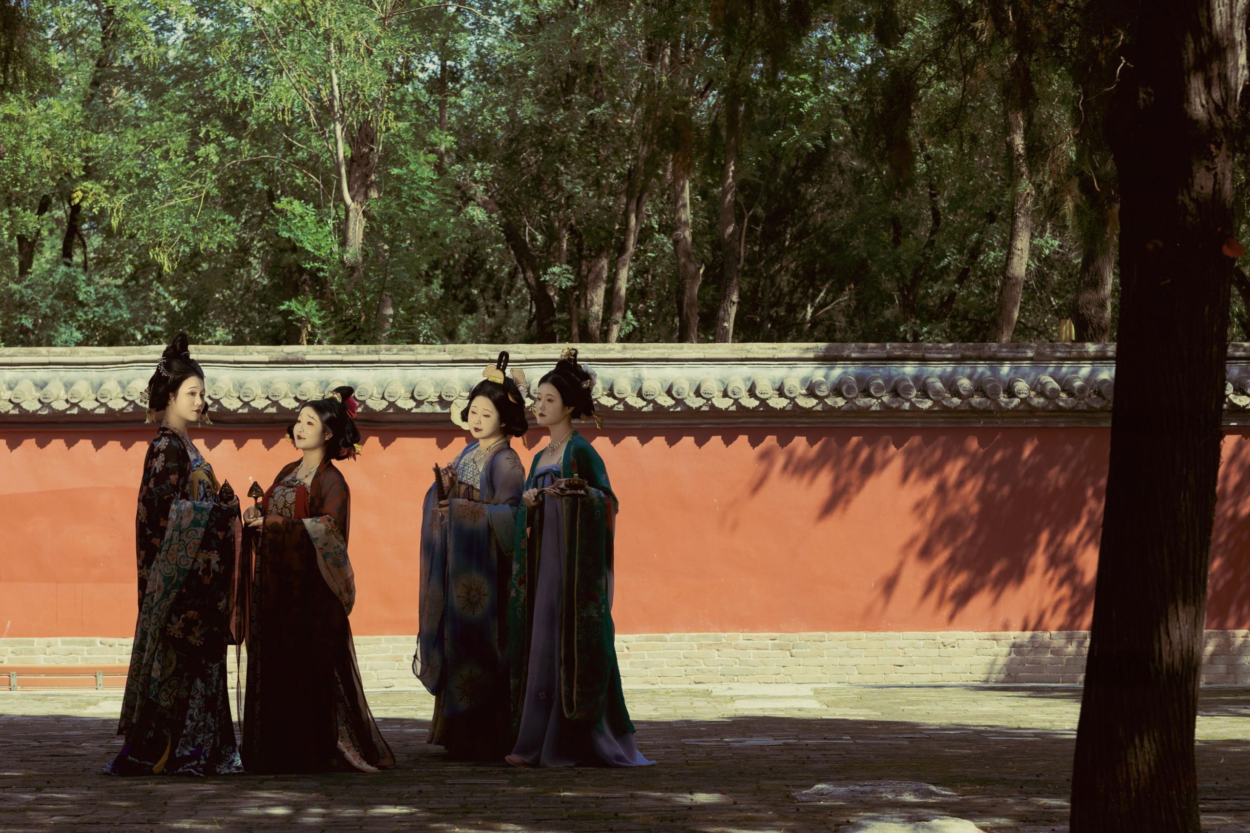 – 《秋游古寺》[27P]